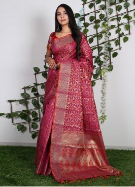 Weaving Pure Silk Saree in Magenta