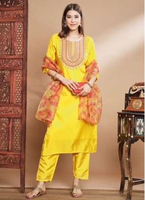 Yellow Silk Blend Embroidered Salwar Kameez